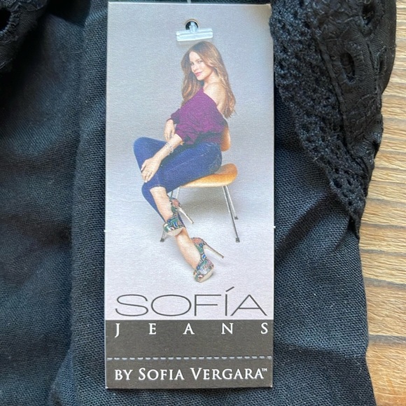 NWT Sophia Off Shoulder Eyelet Lace Trim Boho Cha Cha Top - Picture 2 of 4